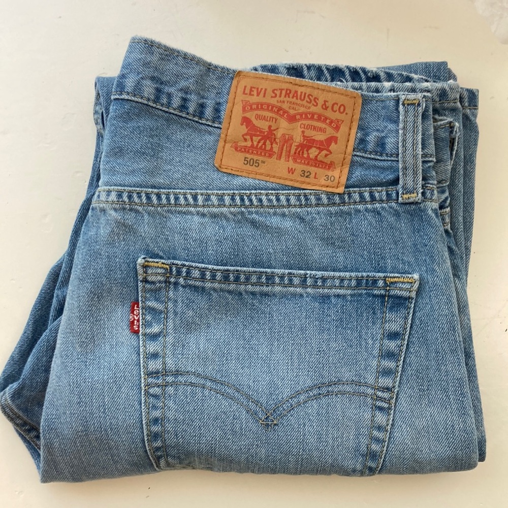 Men’s Levi’s 505s Jeans. 32x30. Lighter blue.